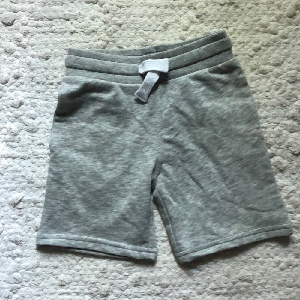 H&M NWT grey sweat shorts size 2-3T